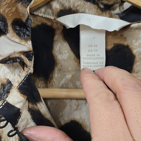 H&M Animal Print Romance Cotton Top Puff Shoulders - Picture 2 of 6